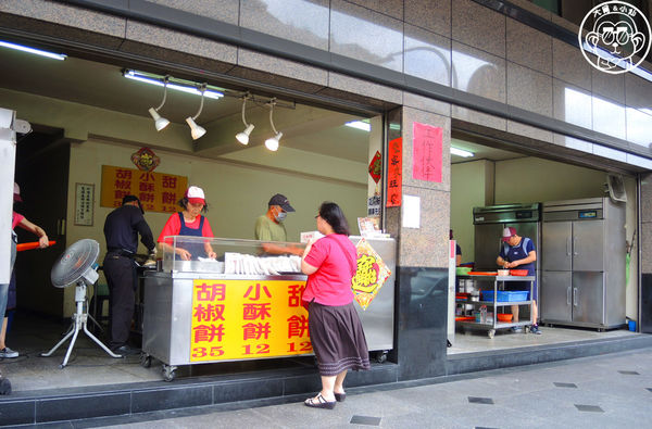 龍門碳烤胡椒餅:呷飽祙【新北三重・龍門胡椒餅】三重在地排隊小點心