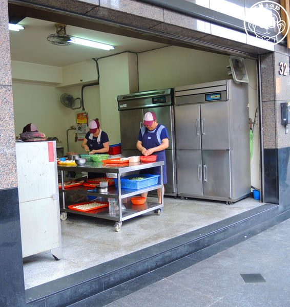 龍門碳烤胡椒餅:呷飽祙【新北三重・龍門胡椒餅】三重在地排隊小點心