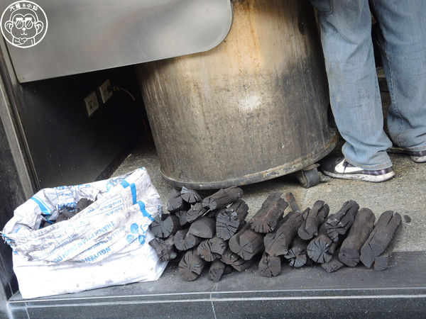 龍門碳烤胡椒餅:呷飽祙【新北三重・龍門胡椒餅】三重在地排隊小點心