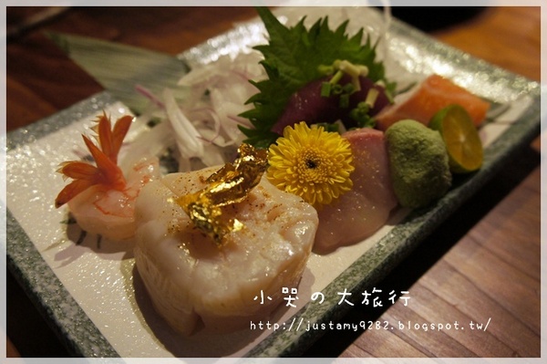 微風建一食堂：[台北市。遼寧街口] ★微風建一食堂★每天都有不一樣的驚喜! 金箔干貝~ OMG 實在是太邪惡了!!!