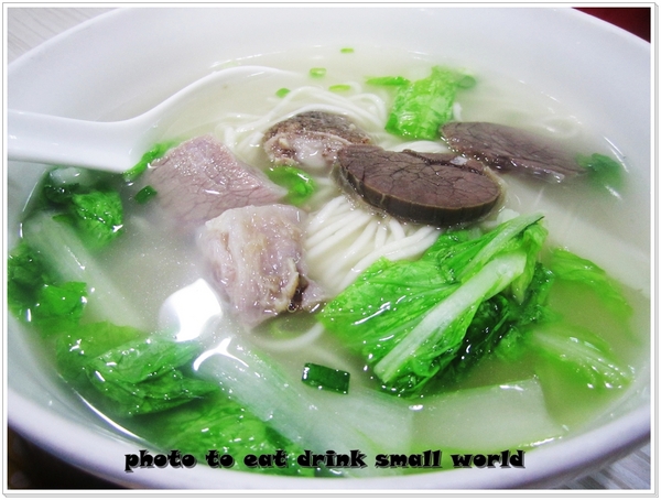 皇家傳承牛肉麵(新海店)：得過獎的牛肉麵湯頭真是一級棒