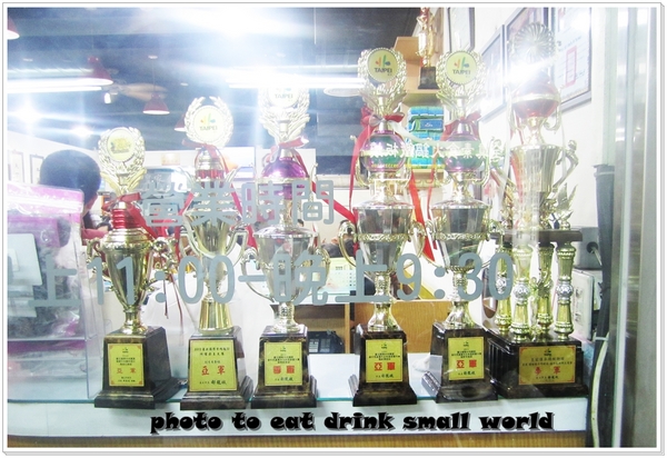 皇家傳承牛肉麵(新海店)：得過獎的牛肉麵湯頭真是一級棒