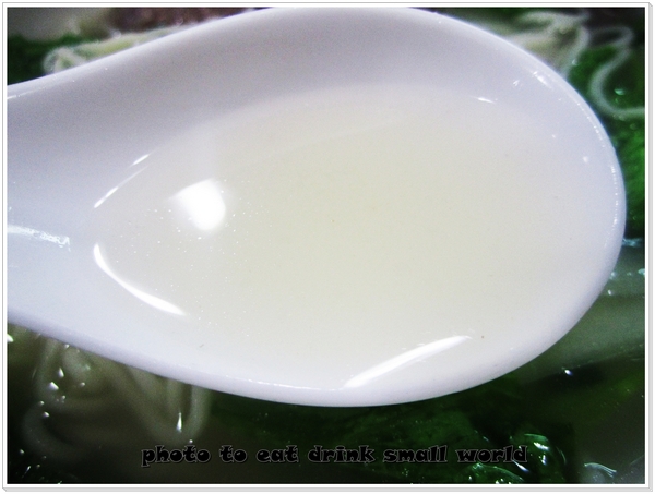 皇家傳承牛肉麵(新海店)：得過獎的牛肉麵湯頭真是一級棒