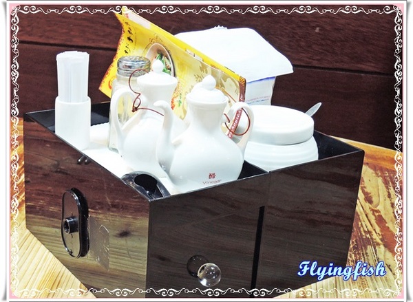 采岳軒 重慶抄手麵食(信義店)：✜ 大安森林公園旁,人氣搶搶滾滴平價美味－「重慶抄手麵食」