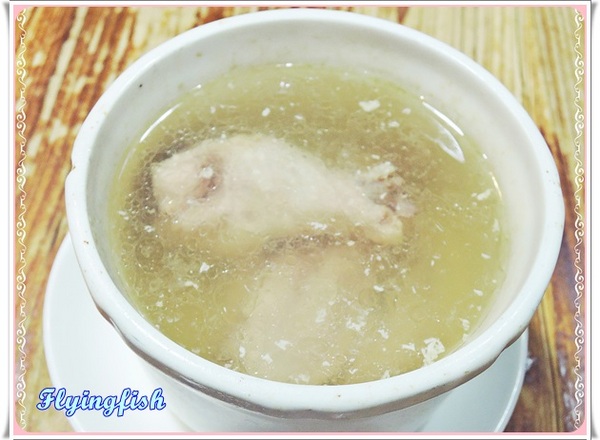 采岳軒 重慶抄手麵食(信義店)：✜ 大安森林公園旁,人氣搶搶滾滴平價美味－「重慶抄手麵食」