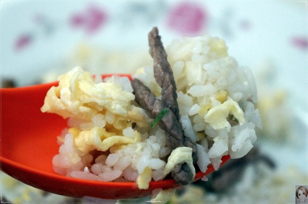 小茅屋：[庶民美食]台北  捷運東門站 小茅屋~台灣十大好吃炒飯NO.3