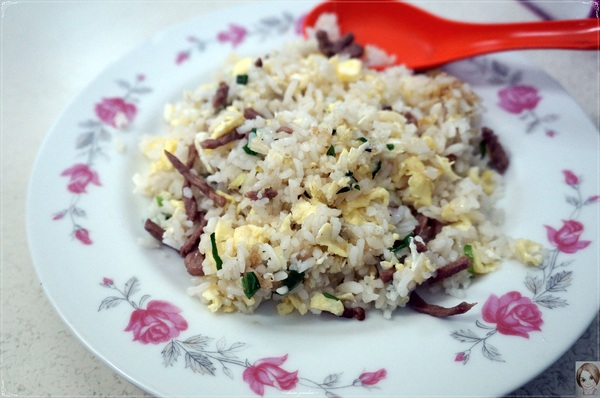 小茅屋：[庶民美食]台北  捷運東門站 小茅屋~台灣十大好吃炒飯NO.3