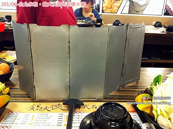 鍋大俠：[美食] 台北永和。鍋大俠日式石頭火鍋：價位跟態度都親切的夜市火鍋店