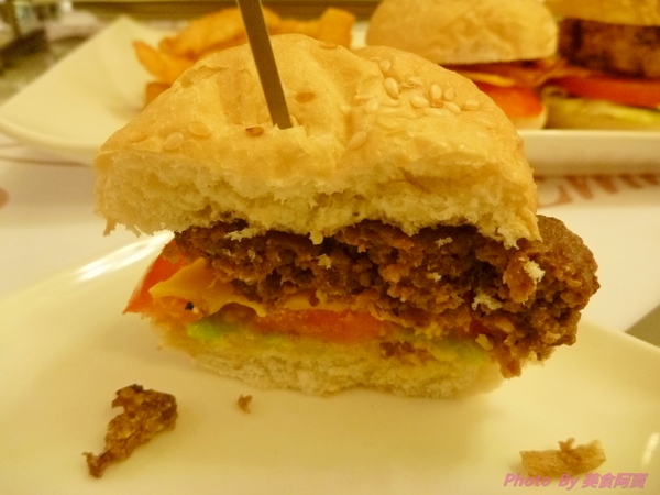 LadyEmma艾瑪鬆餅屋(忠孝店):【口碑券四】香濃美味巧克力布朗尼鬆餅-LadyEmma艾瑪鬆餅屋