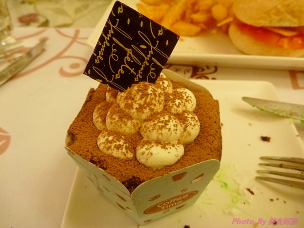 LadyEmma艾瑪鬆餅屋(忠孝店):【口碑券四】香濃美味巧克力布朗尼鬆餅-LadyEmma艾瑪鬆餅屋