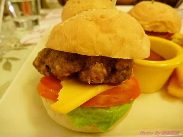 LadyEmma艾瑪鬆餅屋(忠孝店):【口碑券四】香濃美味巧克力布朗尼鬆餅-LadyEmma艾瑪鬆餅屋