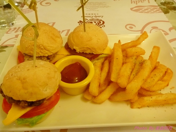 LadyEmma艾瑪鬆餅屋(忠孝店):【口碑券四】香濃美味巧克力布朗尼鬆餅-LadyEmma艾瑪鬆餅屋