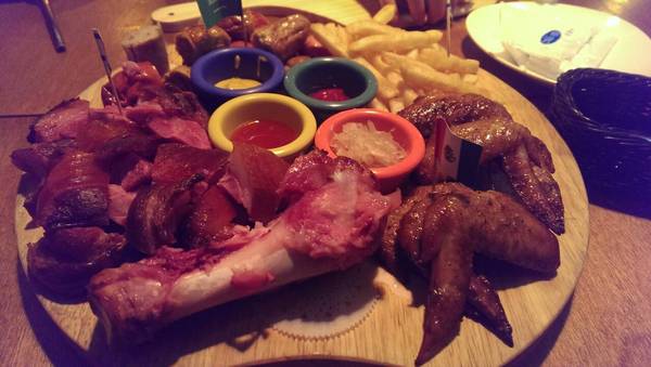 路德威手工啤酒餐廳:口碑卷11-『路德威手工啤酒餐廳』…手工鮮釀啤酒真的很優豆唷~