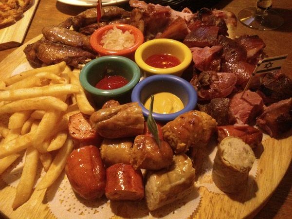 路德威手工啤酒餐廳:口碑卷11-『路德威手工啤酒餐廳』…手工鮮釀啤酒真的很優豆唷~