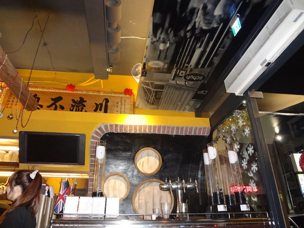 路德威手工啤酒餐廳：1021201[官本金文愛台灣口碑券第18彈]路德威手工啤酒餐廳當大俠大口吃肉與大口喝啤酒的好地方