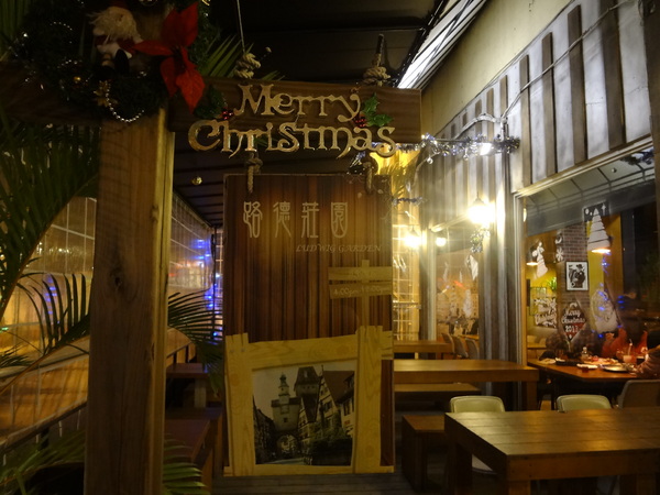 路德威手工啤酒餐廳：1021201[官本金文愛台灣口碑券第18彈]路德威手工啤酒餐廳當大俠大口吃肉與大口喝啤酒的好地方