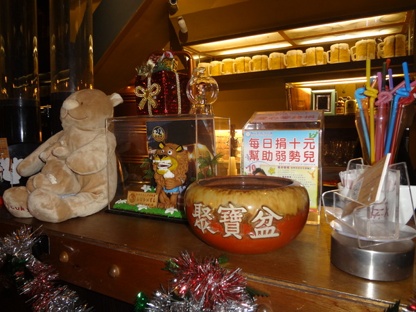 路德威手工啤酒餐廳：1021201[官本金文愛台灣口碑券第18彈]路德威手工啤酒餐廳當大俠大口吃肉與大口喝啤酒的好地方