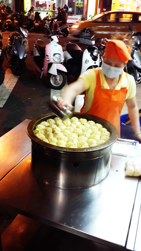 景美上海生煎包：【羽諾食記】景美夜市~大排長龍上海生煎包