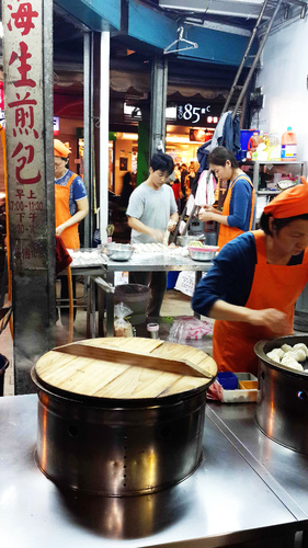 景美上海生煎包：【羽諾食記】景美夜市~大排長龍上海生煎包
