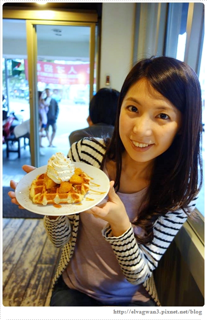 1379069_10202056223317472_1573315731_n-1