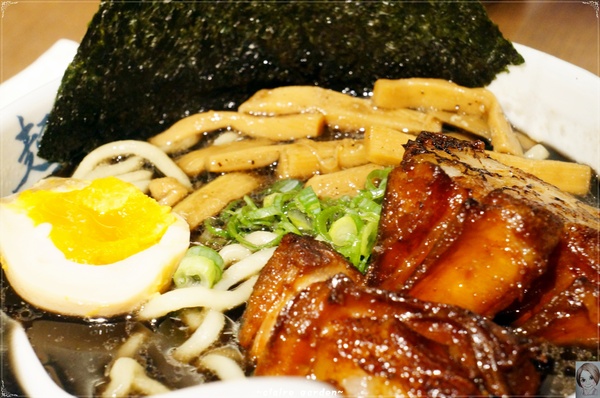 麵屋武藏(忠孝虎嘯店):台北 捷運忠孝敦化 麵屋武藏 虎嘯~好大的焢肉拉麵啊