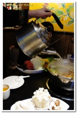 饕鍋：大安站自家製美味酸白菜鍋．辛香御品大汗鍋──饕鍋