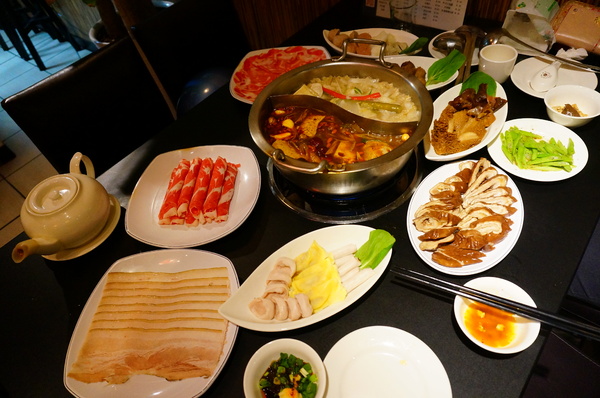 饕鍋：【台北．捷運大安站】-饕鍋『寒冬中最大的享受』