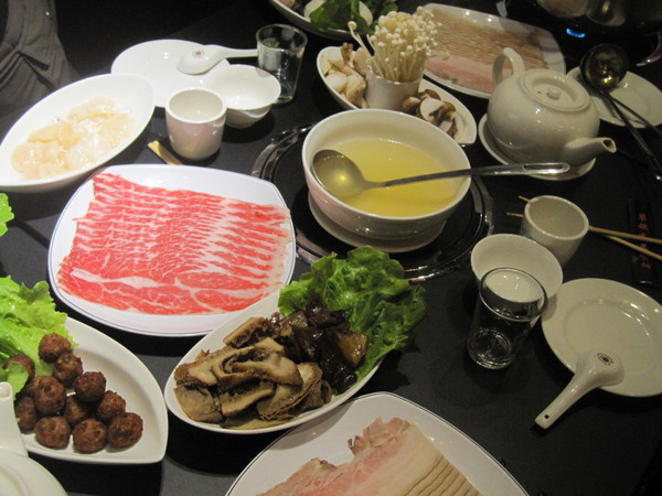 饕鍋:*口碑券*愛評飯團!跟著蔣偉文和梁師傅一起走訪明星最愛的【饕鍋】