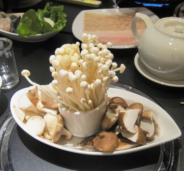 饕鍋:*口碑券*愛評飯團!跟著蔣偉文和梁師傅一起走訪明星最愛的【饕鍋】