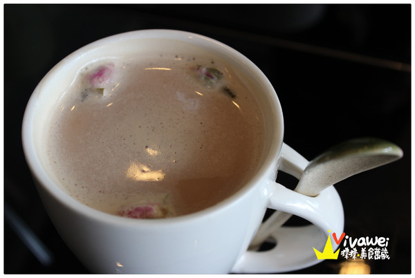 in% HAIR&CAFE:台北萬華區|全台首創!西門町商圈邊用頭髮邊享用美食『in% Hair Salon & Cafe』 女生染髮 男生剪髮 下午茶 早午餐 推薦