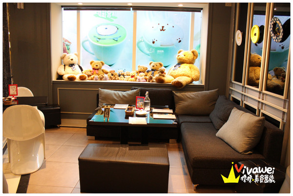 in% HAIR&CAFE:台北萬華區|全台首創!西門町商圈邊用頭髮邊享用美食『in% Hair Salon & Cafe』 女生染髮 男生剪髮 下午茶 早午餐 推薦