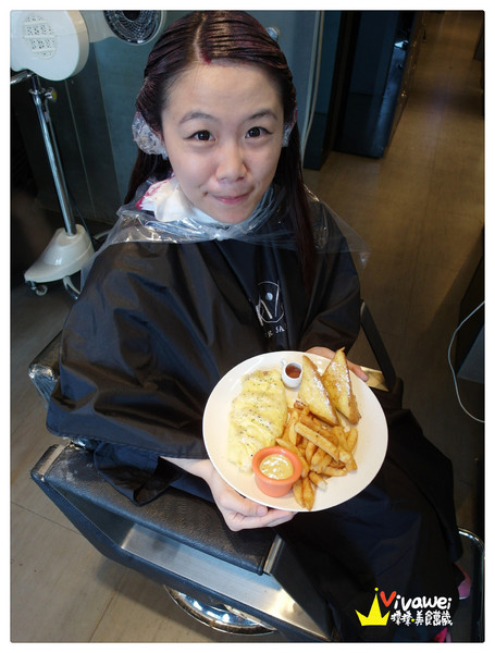 in% HAIR&CAFE:台北萬華區|全台首創!西門町商圈邊用頭髮邊享用美食『in% Hair Salon & Cafe』 女生染髮 男生剪髮 下午茶 早午餐 推薦