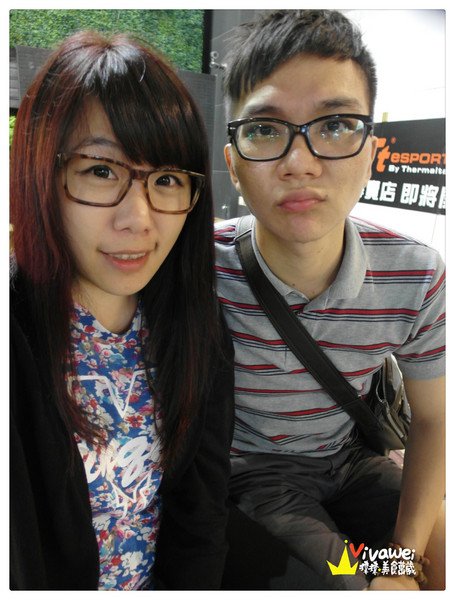 in% HAIR&CAFE:台北萬華區|全台首創!西門町商圈邊用頭髮邊享用美食『in% Hair Salon & Cafe』 女生染髮 男生剪髮 下午茶 早午餐 推薦