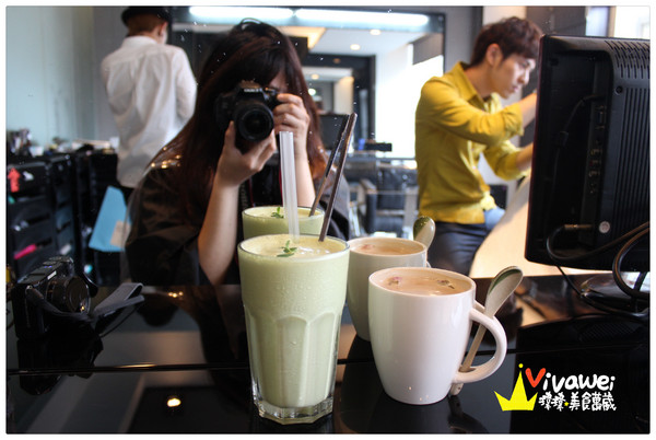 in% HAIR&CAFE:台北萬華區|全台首創!西門町商圈邊用頭髮邊享用美食『in% Hair Salon & Cafe』 女生染髮 男生剪髮 下午茶 早午餐 推薦