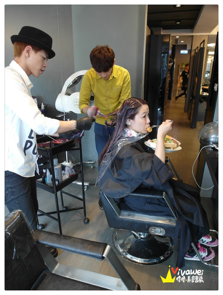 in% HAIR&CAFE:台北萬華區|全台首創!西門町商圈邊用頭髮邊享用美食『in% Hair Salon & Cafe』 女生染髮 男生剪髮 下午茶 早午餐 推薦