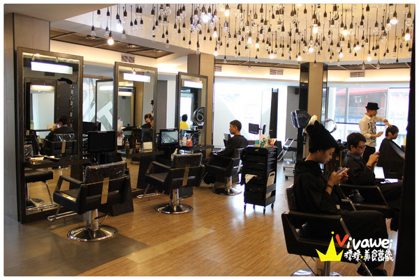 in% HAIR&CAFE:台北萬華區|全台首創!西門町商圈邊用頭髮邊享用美食『in% Hair Salon & Cafe』 女生染髮 男生剪髮 下午茶 早午餐 推薦