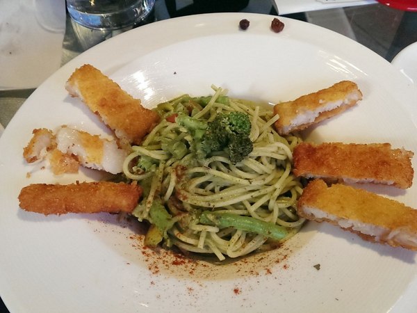 in% HAIR&CAFE:《台北》in% HAIR&CAFE│熱熔熔Oreo超人鬆餅塔❤ @西門站