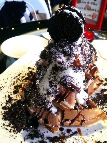 in% HAIR&CAFE:《台北》in% HAIR&CAFE│熱熔熔Oreo超人鬆餅塔❤ @西門站