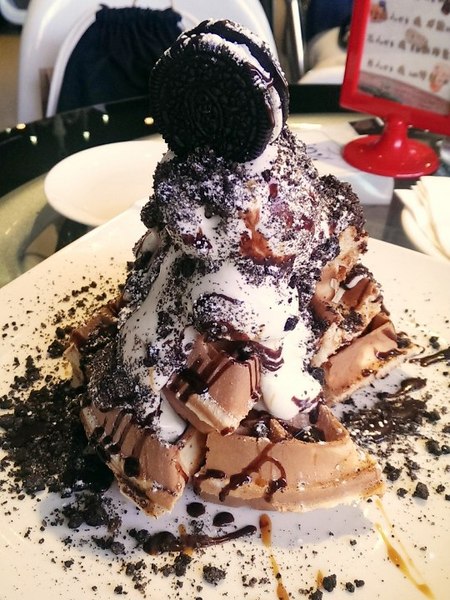 in% HAIR&CAFE:《台北》in% HAIR&CAFE│熱熔熔Oreo超人鬆餅塔❤ @西門站