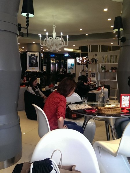 in% HAIR&CAFE:《台北》in% HAIR&CAFE│熱熔熔Oreo超人鬆餅塔❤ @西門站