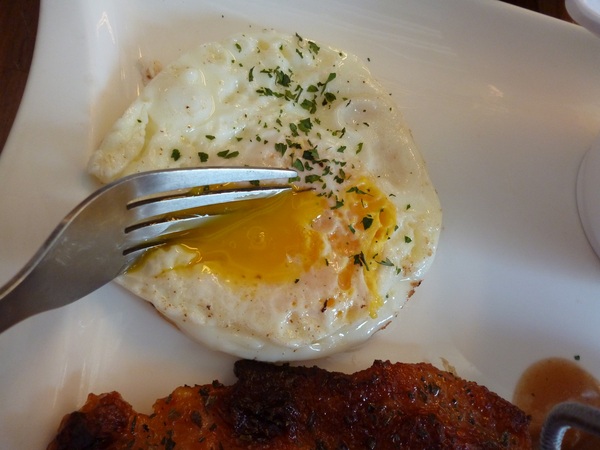 Dundas St.登打士街麵包美式主題餐廳:我與奧黛麗赫本相遇在登打士街----淡水登士街美式主題餐廳