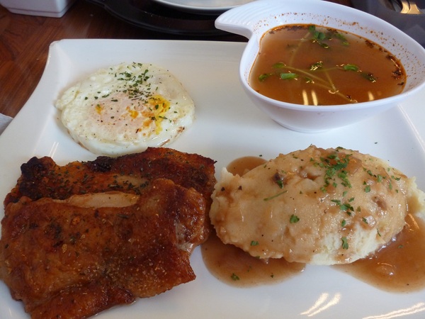 Dundas St.登打士街麵包美式主題餐廳:我與奧黛麗赫本相遇在登打士街----淡水登士街美式主題餐廳