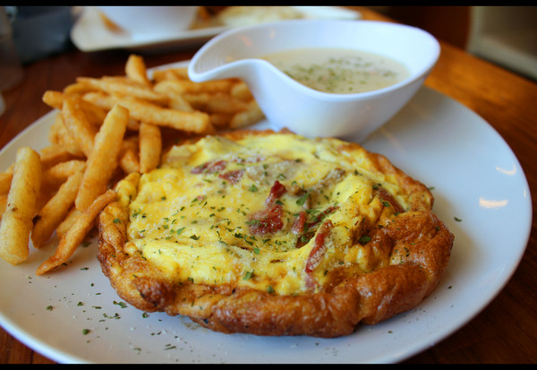 Dundas St.登打士街麵包美式主題餐廳：[淡江隱藏校園美食]手工麵包吃到飽？？？早午餐好便宜阿!!!!!