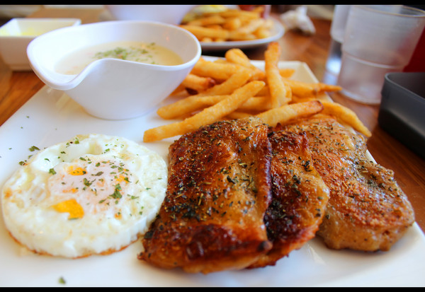 Dundas St.登打士街麵包美式主題餐廳：[淡江隱藏校園美食]手工麵包吃到飽？？？早午餐好便宜阿!!!!!