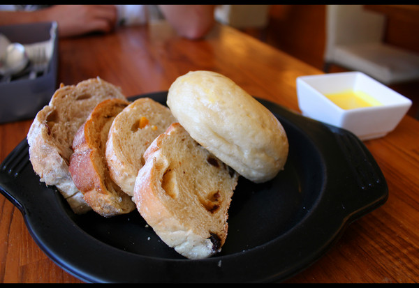 Dundas St.登打士街麵包美式主題餐廳：[淡江隱藏校園美食]手工麵包吃到飽？？？早午餐好便宜阿!!!!!