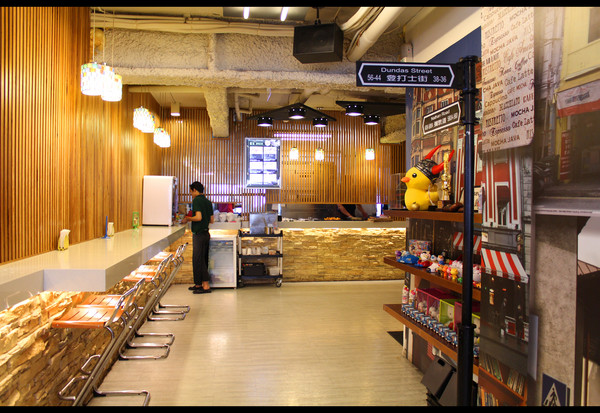 Dundas St.登打士街麵包美式主題餐廳：[淡江隱藏校園美食]手工麵包吃到飽？？？早午餐好便宜阿!!!!!