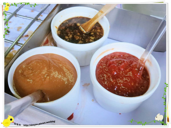 宜蘭-礁溪-柯氏蔥油餅-到此一遊，不吃遺憾-柯氏蔥油餅加蛋-醬料