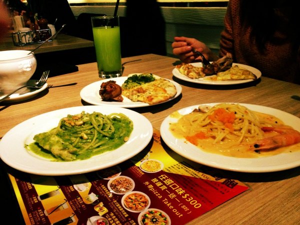 LA LA PIE菈菈百匯廚坊：台中●西區-LA LA PIE~義大利麵&PIZZA吃到飽飽飽~：D