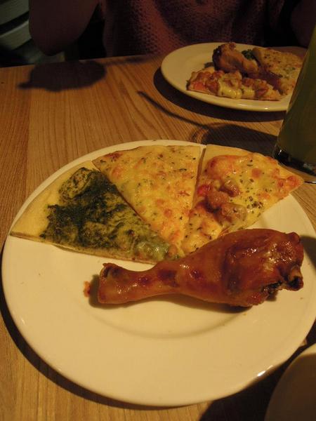 LA LA PIE菈菈百匯廚坊：台中●西區-LA LA PIE~義大利麵&PIZZA吃到飽飽飽~：D