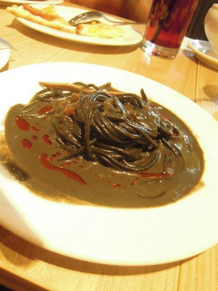 LA LA PIE菈菈百匯廚坊：台中●西區-LA LA PIE~義大利麵&PIZZA吃到飽飽飽~：D